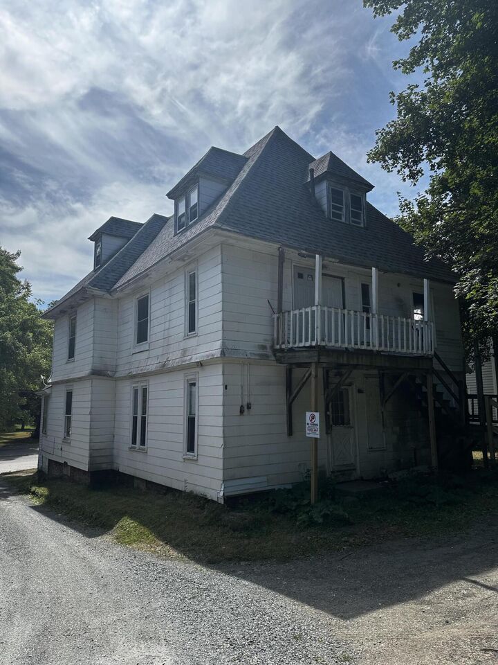 Property Photo:  97 Second Street  ME 04401 