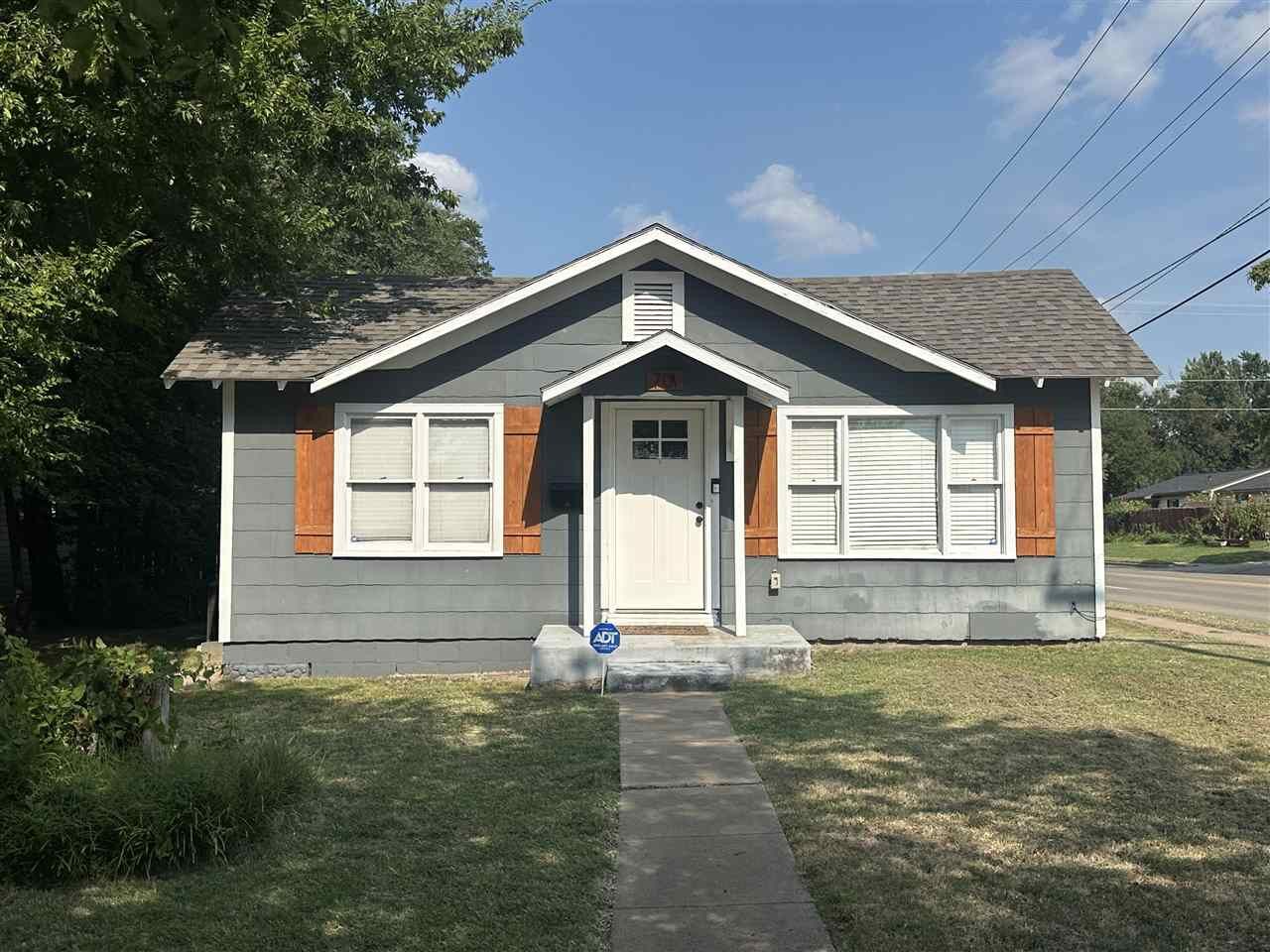 Property Photo: 701 N 3rd OK 74601