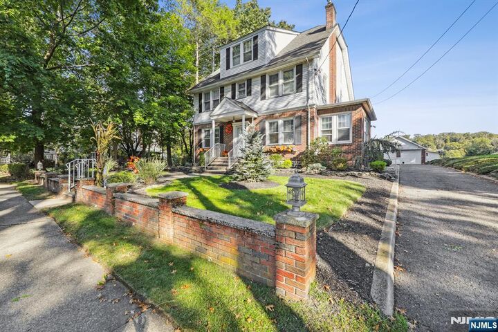 Property Photo:  17 Cliff Street  NJ 07044 