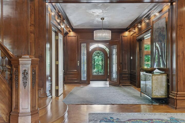 Property Photo: 2218 Lake Of The Isles Parkway W MN 55405