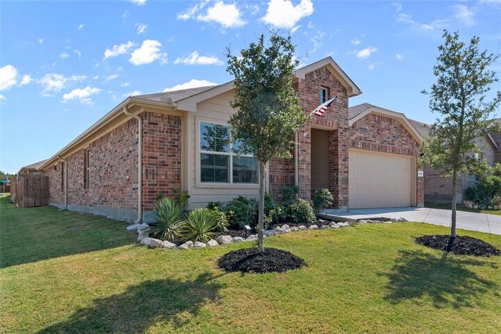 Property Photo: 1380 Dillard Creek Drive TX 76247
