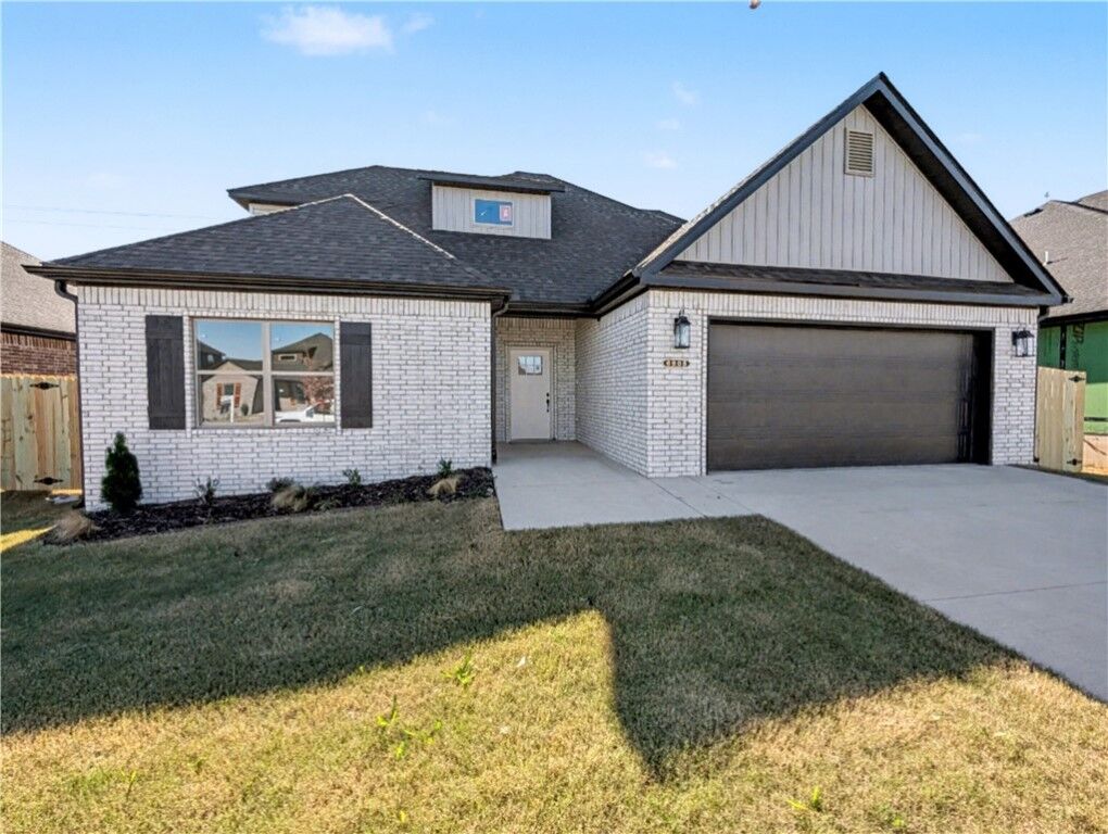 Property Photo: 6905 SW Basswood Avenue AR 72713