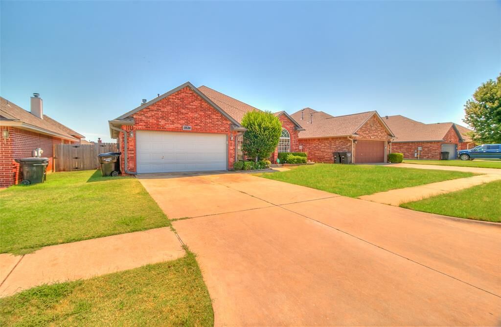 Property Photo:  1824 NE 11th Street  OK 73160 