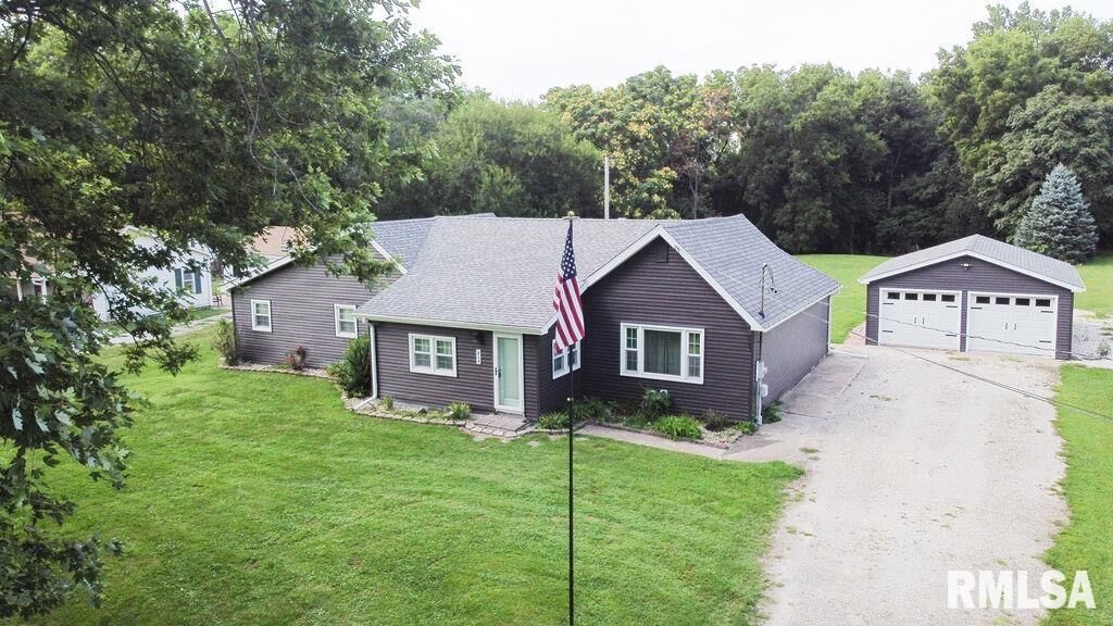 Property Photo:  614 E 8th Street  IL 61563 