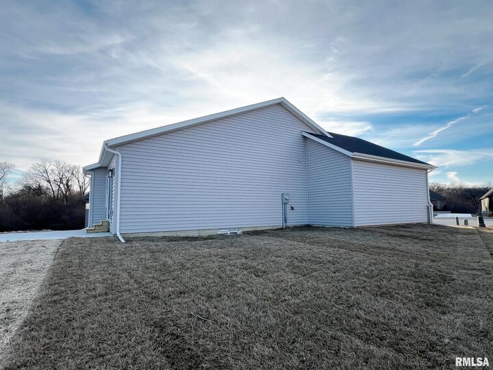 Property Photo:  8802 N Westpoint Court  IL 61528 