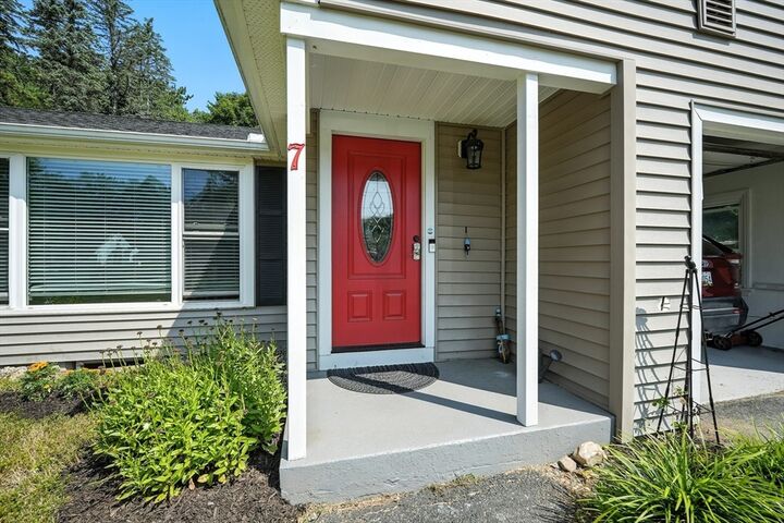 Property Photo: 7 Decorie Dr MA 01095