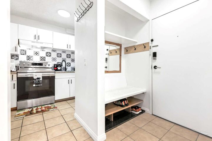 Property Photo:  1712 38 Street SE 103  AB T2A 1H1 