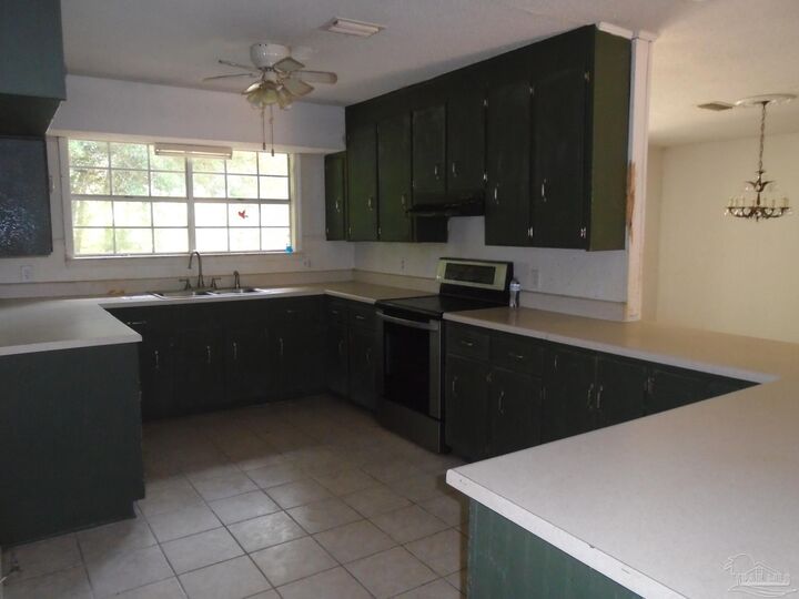 Property Photo: 3807 Idlewood Dr FL 32505