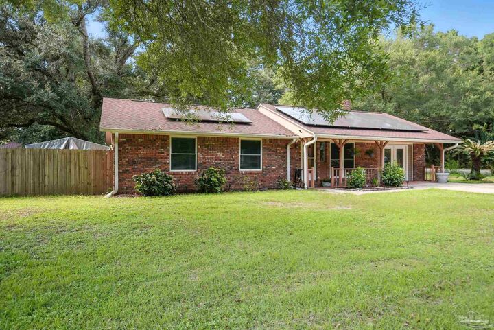 Property Photo:  5510 Holley St  FL 32583 