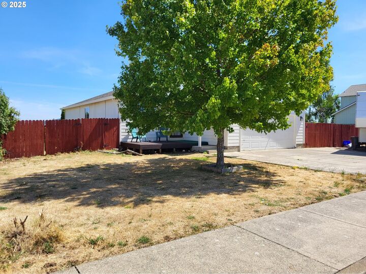 Property Photo:  780 SE Meadows Loop  OR 97378 