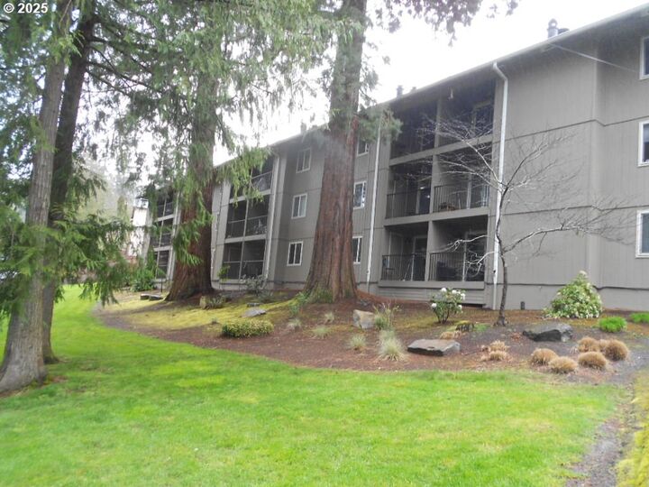 Property Photo: 2680 SW 87th Ave 8 OR 97225