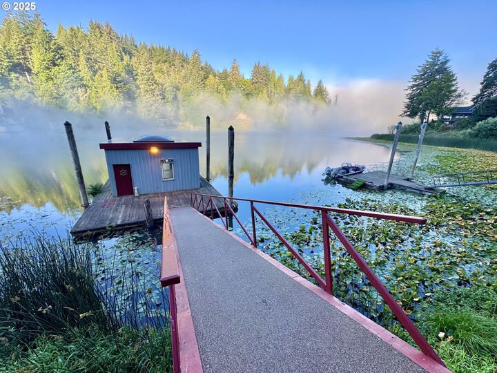Property Photo: 70700 Majestic Shores Rd OR 97459