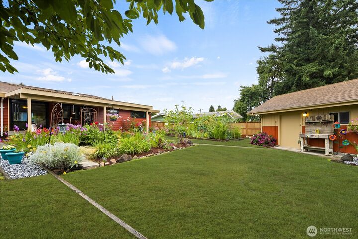 Property Photo:  813  Jefferson Avenue NE  WA 98056 