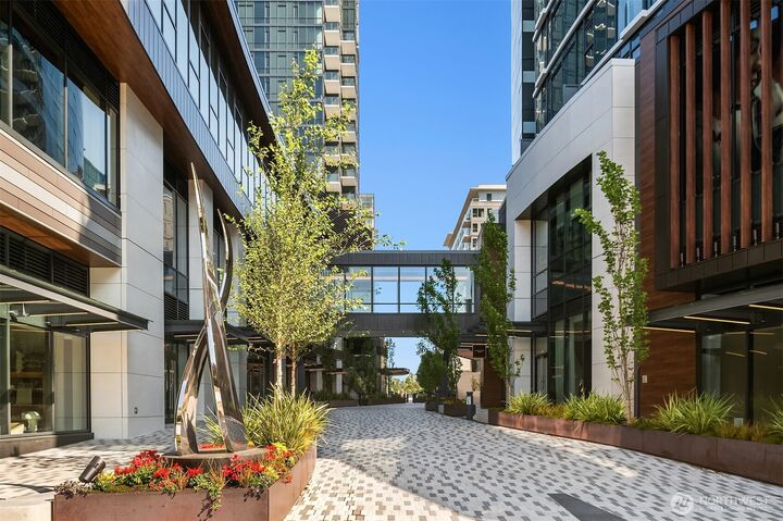 Property Photo: 838 Avenue Square NE 1903 WA 98004