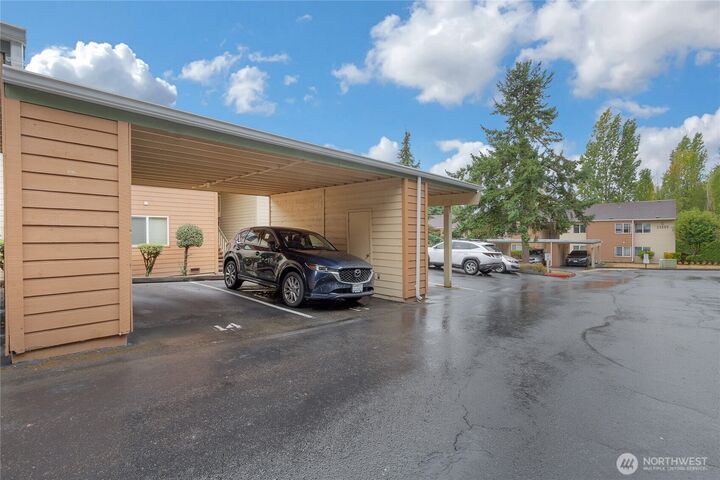 Property Photo: 23605 112th Avenue SE B204 WA 98031