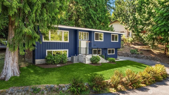 895  Wildwood Boulevard SW  Issaquah WA 98027 photo