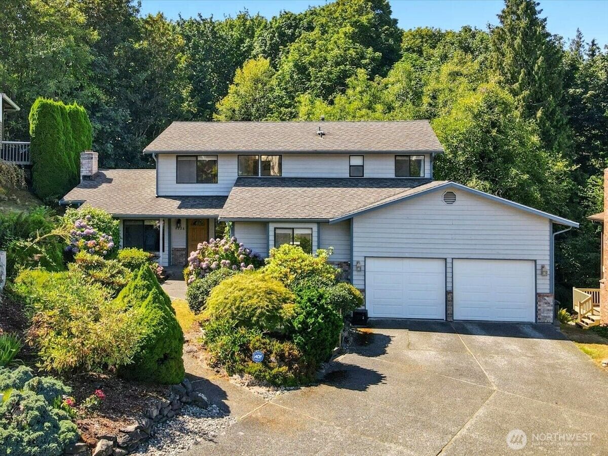 Property Photo:  4926  Dover Street  WA 98203 