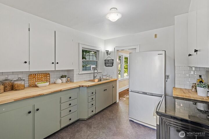 Property Photo:  8236  14th Avenue NE  WA 98115 