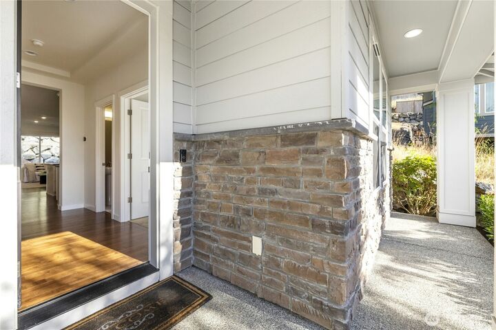 Property Photo: 4996 233nd Avenue SE WA 98029