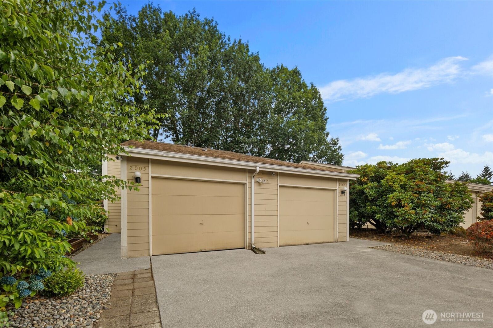 Property Photo: 1901 M Street NE 2005 WA 98002