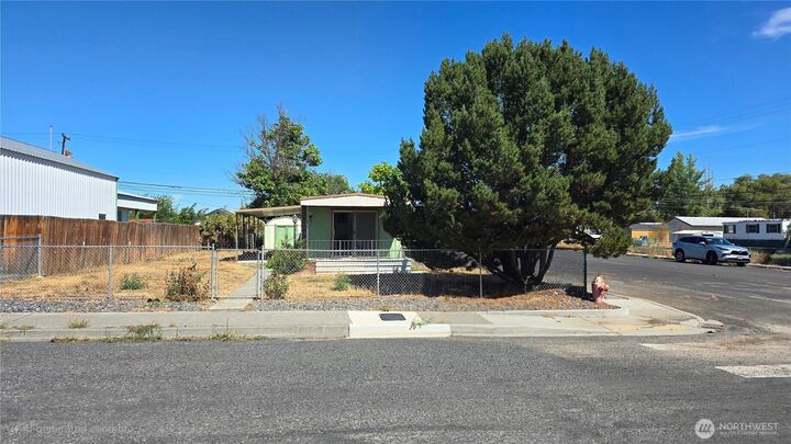 Property Photo:  242 SE 5th Avenue  WA 98851 
