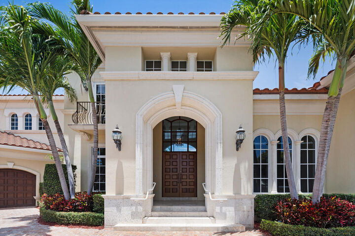 Property Photo: 723 Marble Way FL 33432