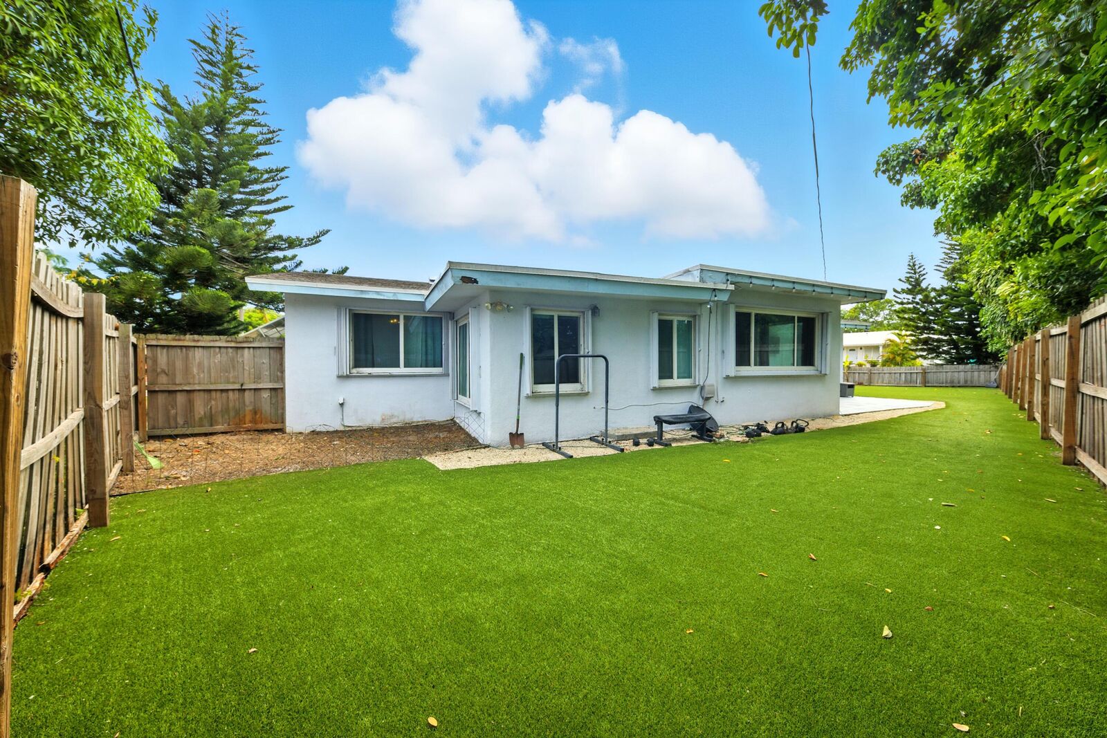 Property Photo:  2898 SE 1st Place  FL 33435 