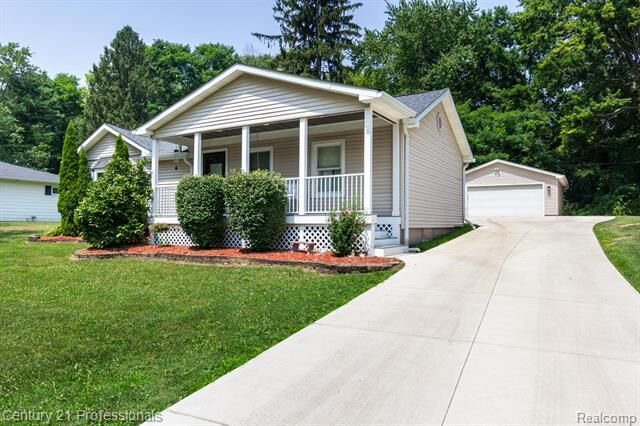 Property Photo:  167 Glanworth Street  MI 48362 