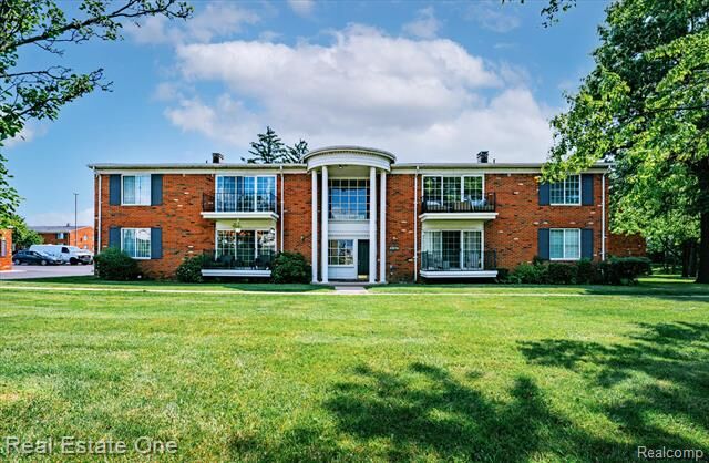 Property Photo:  430 Fox Hills Drive N A-1  MI 48304 