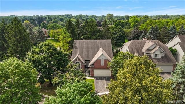 Property Photo: 30504 Hazelwood Court MI 48331