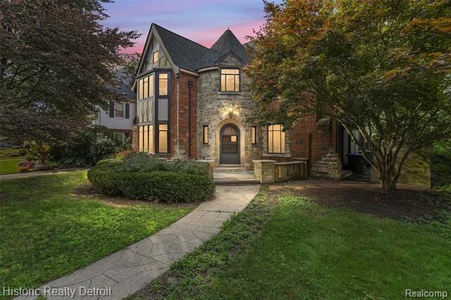 Property Photo:  18675 Bretton Drive  MI 48223 