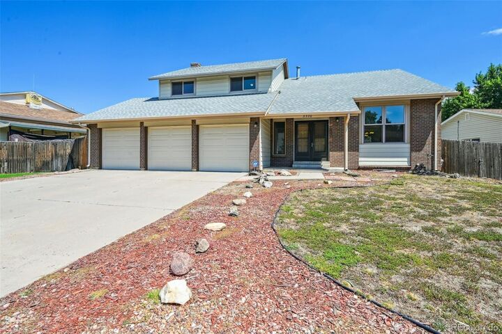 3320 S Olathe Way  Aurora CO 80013 photo