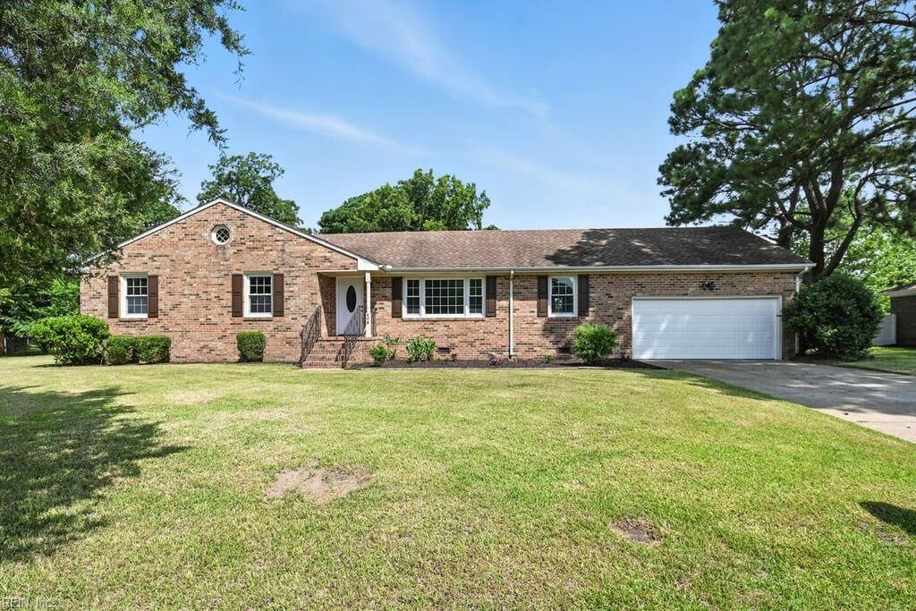 Property Photo: 408 Holloway Dr VA 23701