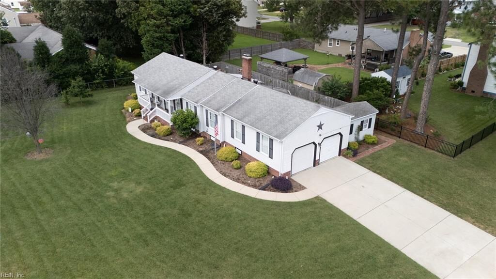 Property Photo: 204 Lakewood Park Dr VA 23602