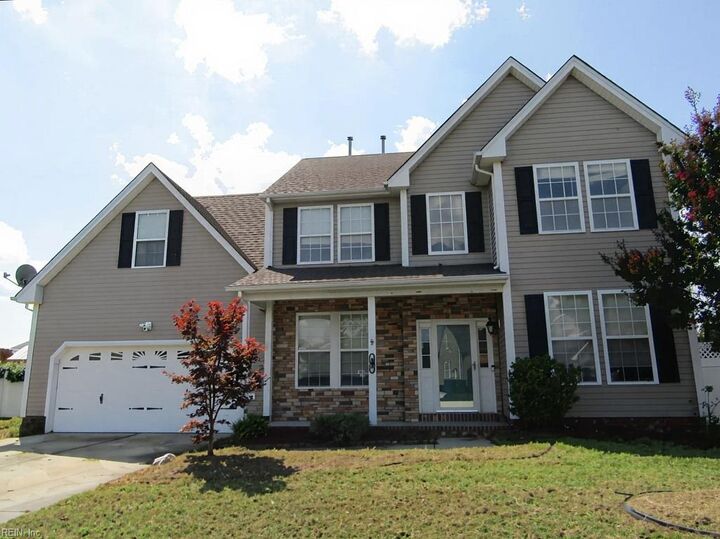 Property Photo:  102 Lakes Edge Dr  VA 23434 