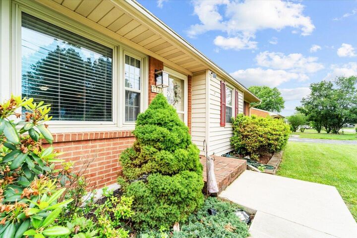 Property Photo:  2136 Bainbridge Dr  VA 24153 