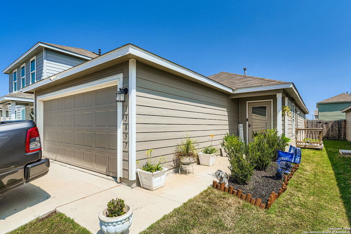 Property Photo: 13857 Llama Place TX 78252