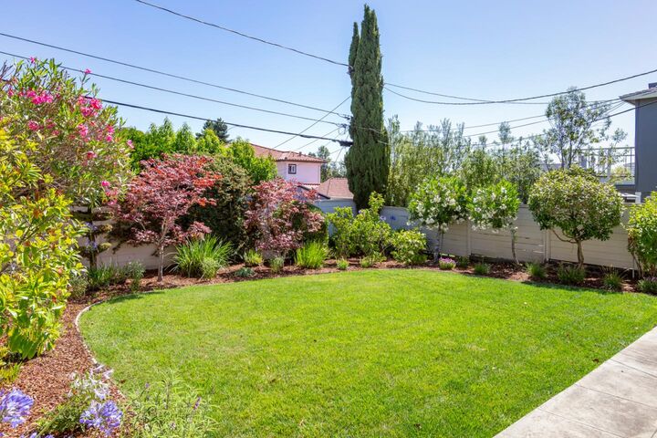 Property Photo: 525 Colgate Way CA 94402