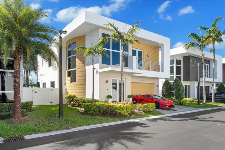 Property Photo: 9830 NW 74th Ter FL 33178