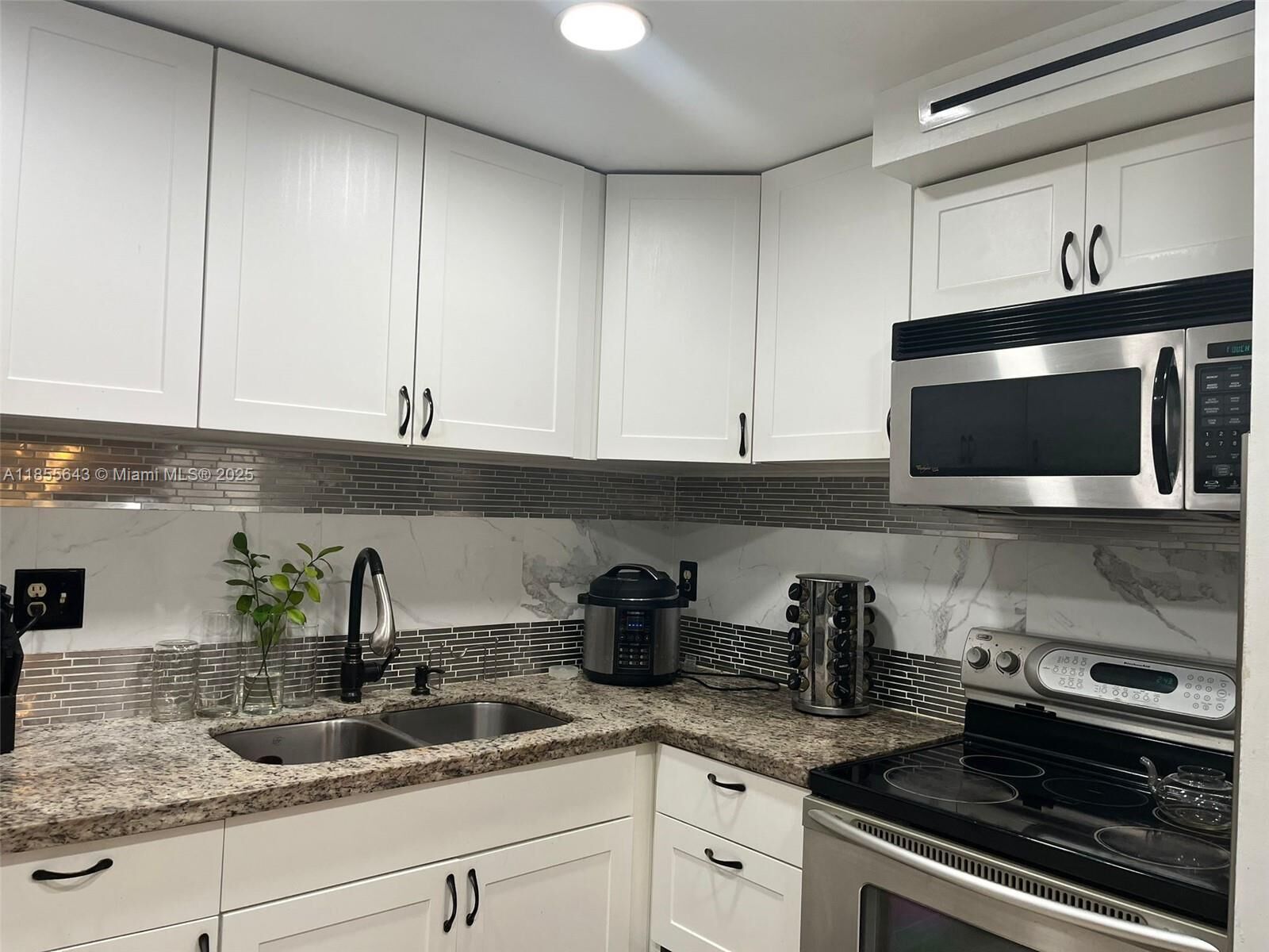 Property Photo:  4166 Inverrary Dr 104  FL 33319 