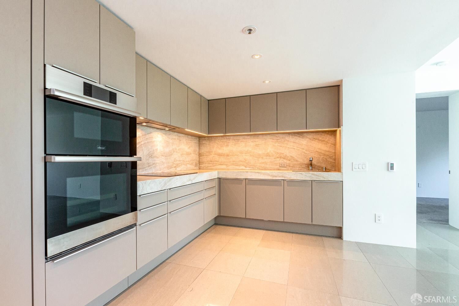 Property Photo: 1388 Gough Street 606 CA 94109
