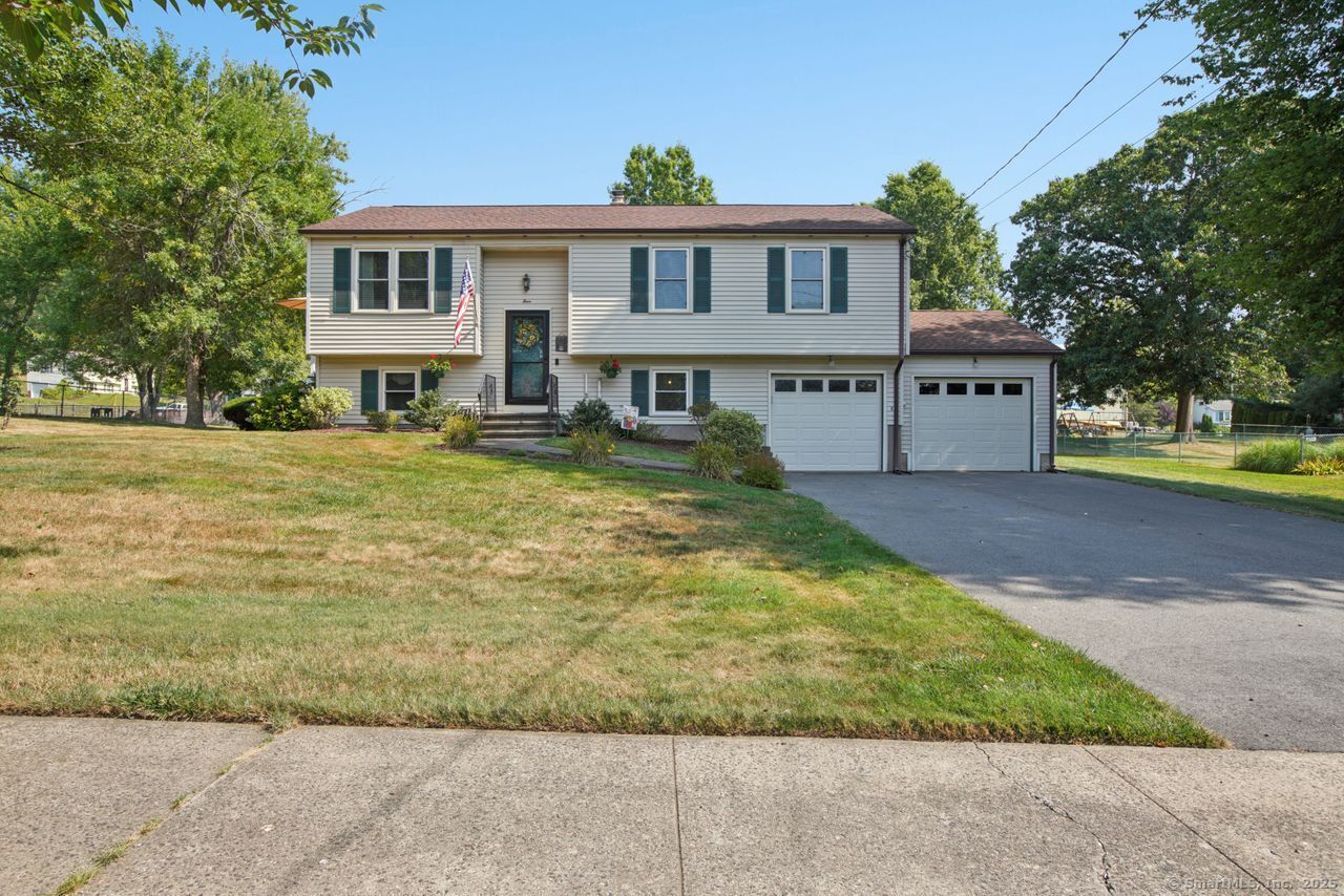 Property Photo: 4 Partridge Run CT 06492