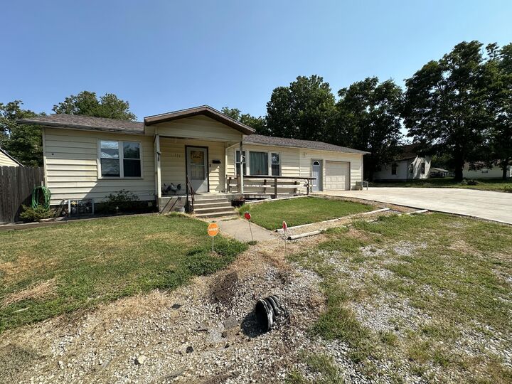 Property Photo: 111 W Lee Street MO 65605