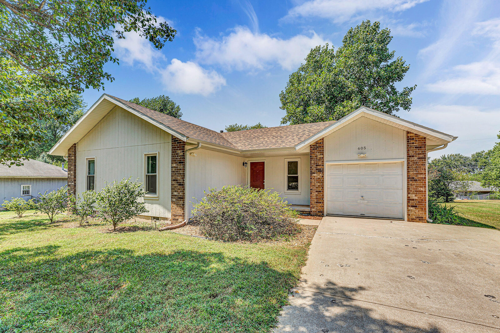 Property Photo:  605 Daniel Lane  MO 65781 