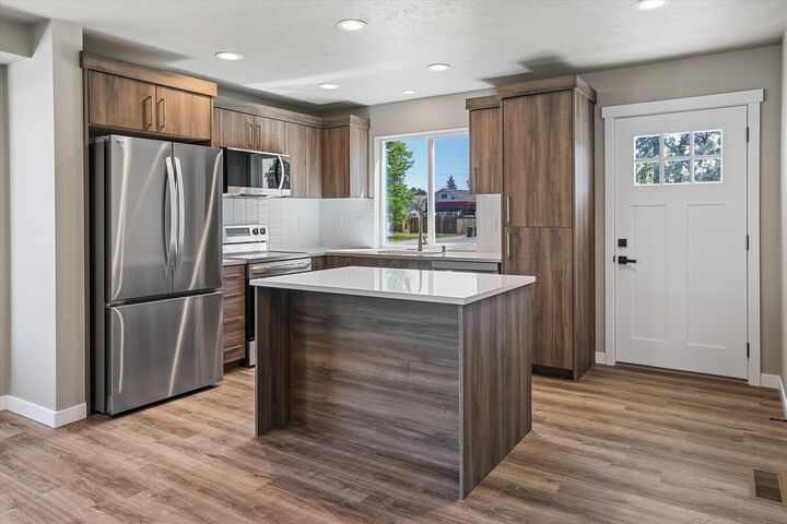 Property Photo:  921 E Everett Ave 923 E Everett Ave  WA 99207-3326 
