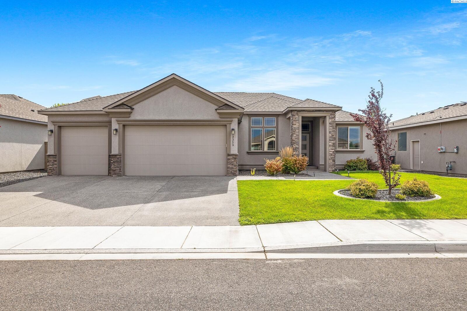 Property Photo: 3359 Village Pkwy WA 99354