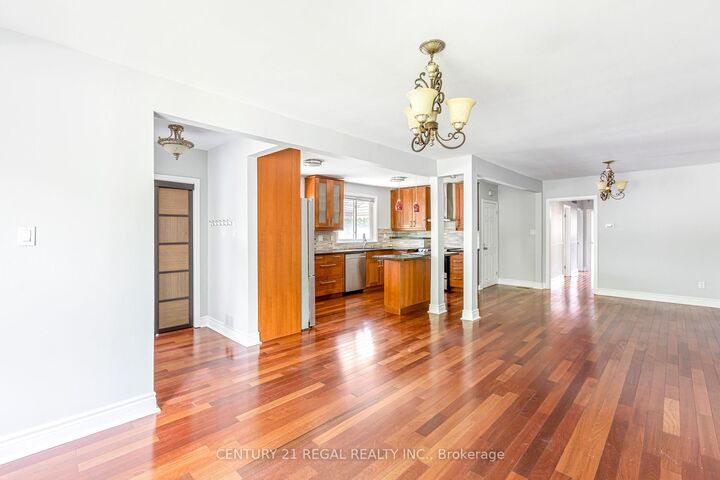 Photo de la propriété: 72 Roywood Drive ON M3A 2E1
