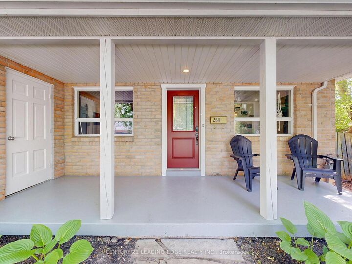Photo de la propriété:  255 Cedarholme Avenue  ON L4P 2W5 