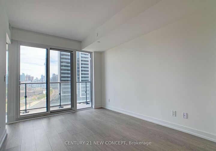 Photo de la propriété: 19 Western Battery Road 1020 ON M6K 0E3