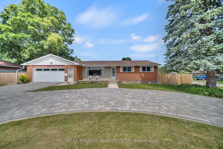 Property Photo:  490 Saddler Street E  ON N0G 1R0 